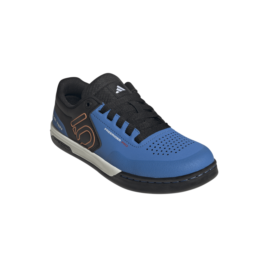 JQ1144_6_FOOTWEAR_Photography_Front Lateral Top View_transparent