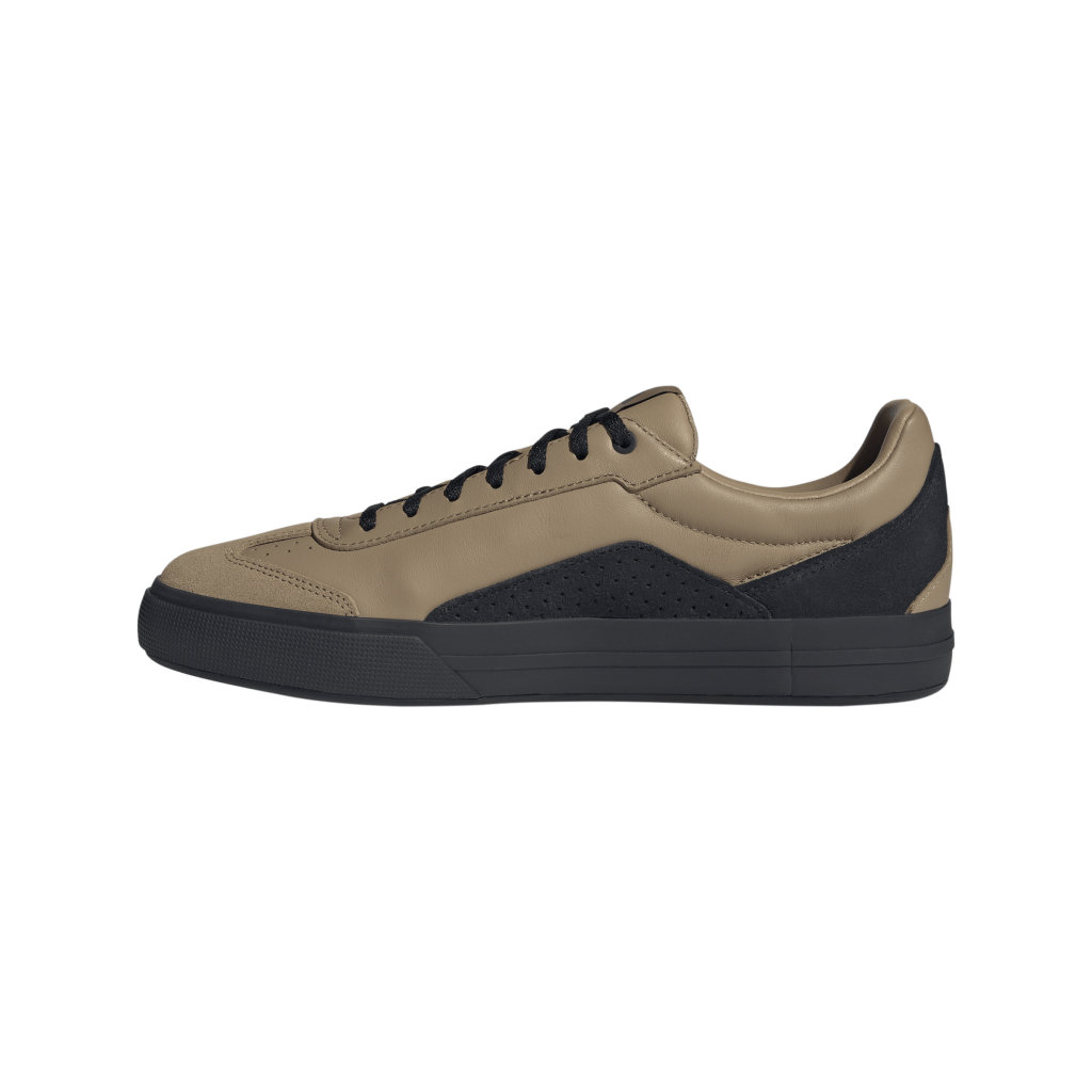 JR3872_5_FOOTWEAR_Photography_Side Medial Center View_transparent